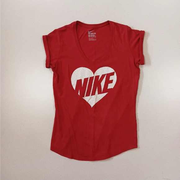 The NIKE Tee Athletic Cut Red Heart - Picture 1 of 4